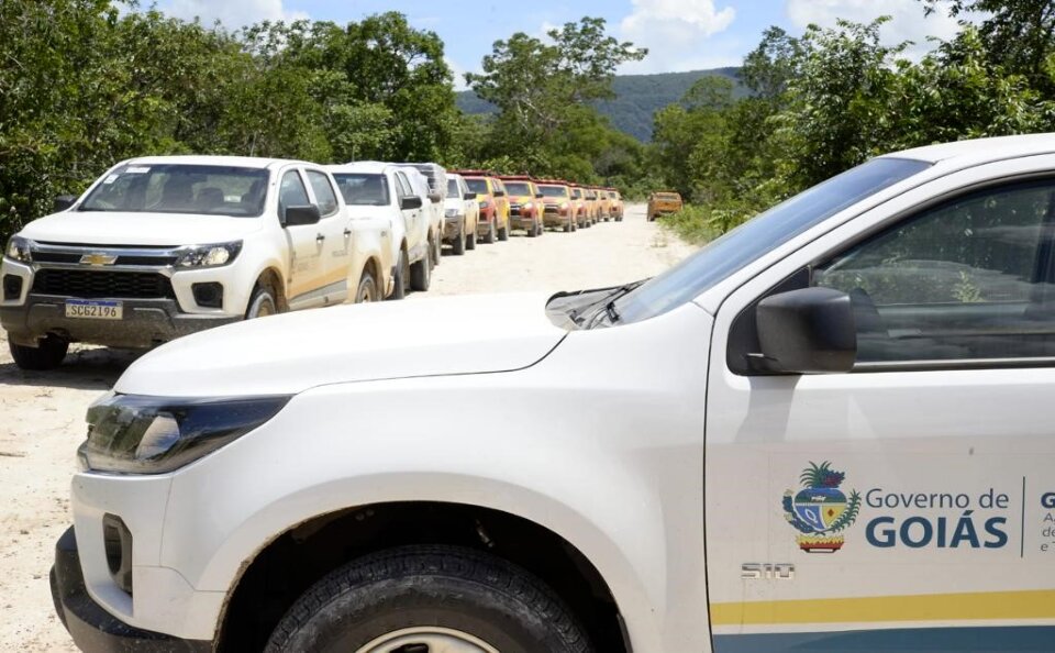 Operação Nordeste Solidário utilizou 10 veículos para transportar os donativos; em alguns locais as equipes fizeram o deslocamento em canoas (Foto: Seds)